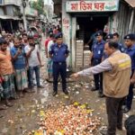 বাজারে ডিম কিনতে এসে কেউ বুঝতেই পারেনি কোনটা আসল….see more